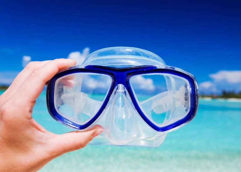 Aruba - Snorkelling goggles with turquoise water background