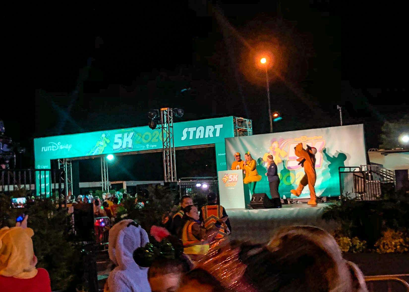runDisney-5K-run-start-line