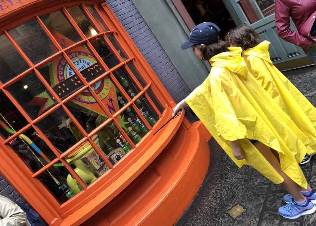 Interactive-wands-outside-Weasleys-store-casting-spell
