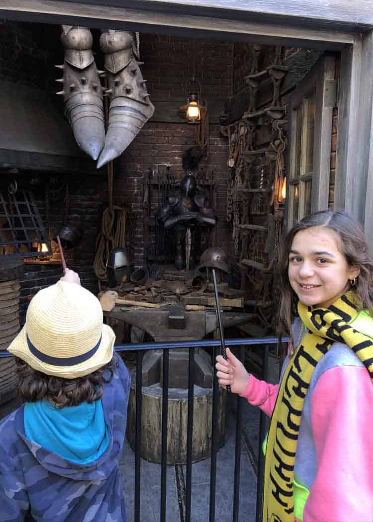 Interactive-wands-suit-of-armour-spell